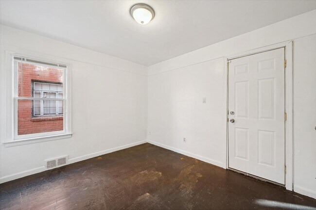 Building Photo - 3 bedroom bungalow - $1250