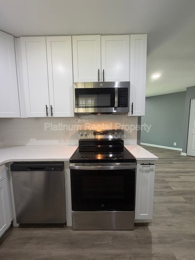 Building Photo - 1492 Waverly Way