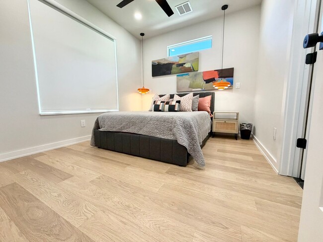 Building Photo - ***611 SW 2nd Street***