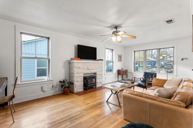 Building Photo - 3007 E 18th St