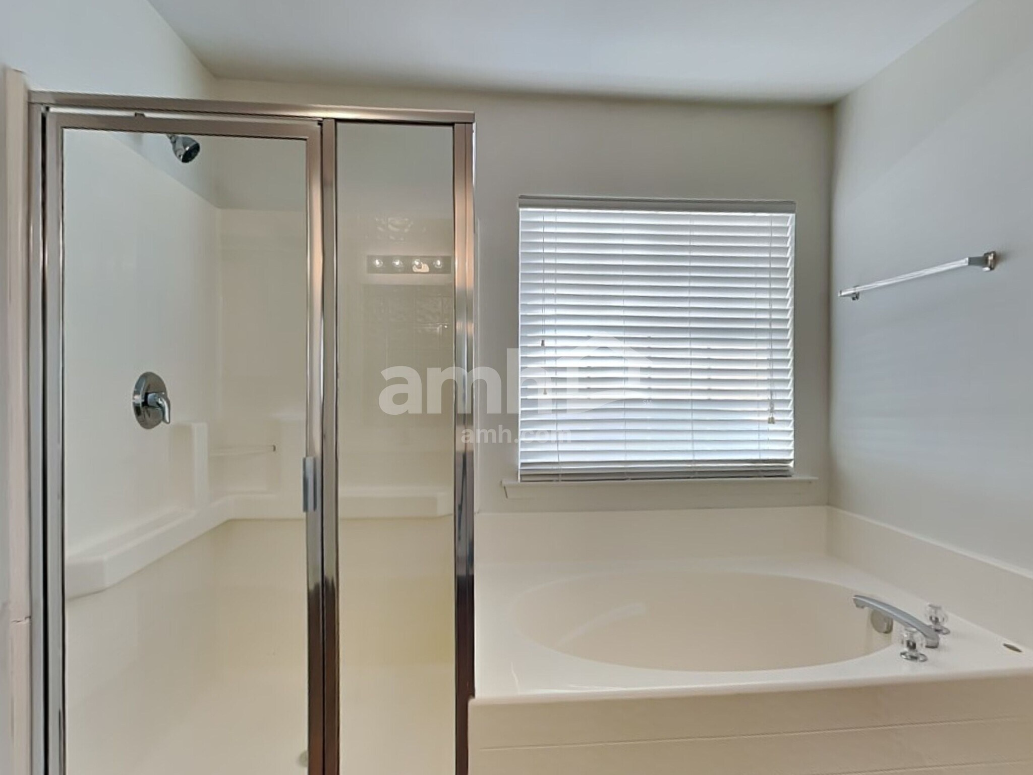 Building Photo - 16 Slow Creek Dr