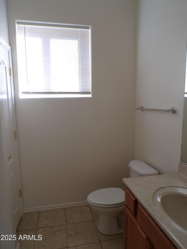 Building Photo - 4995 E Somerset Dr
