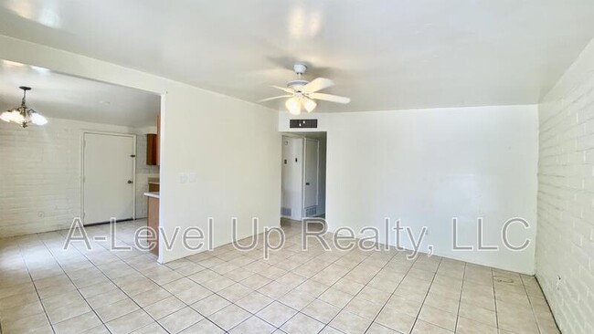 Building Photo - 316 E Elm St