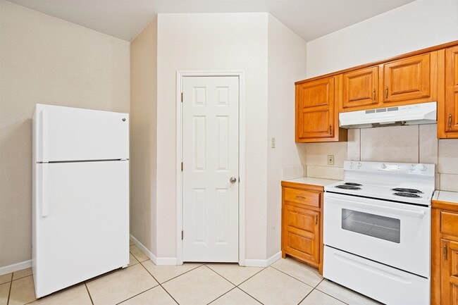 Building Photo - 113 Ramon Cardenas Dr