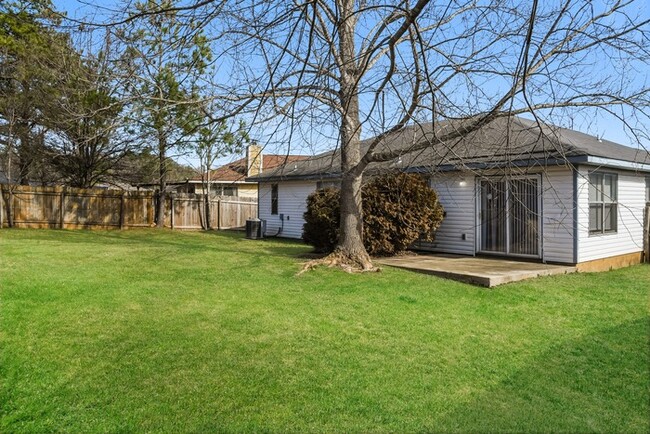 Building Photo - Lovely 3 Bedroom Home in Madison