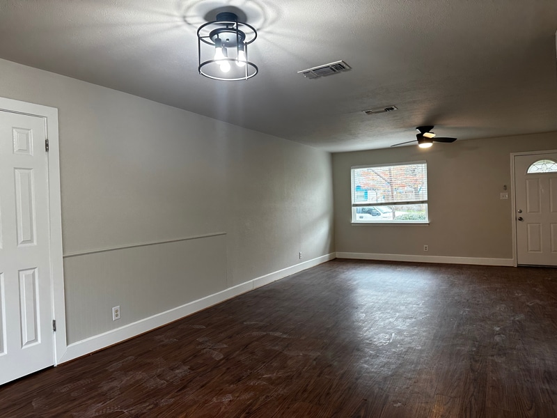 Building Photo - 557 NW Newton Dr