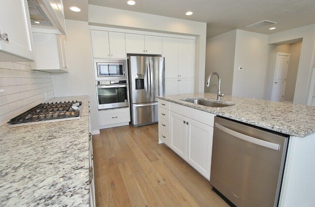 Building Photo - 2174 E Mendota Dr