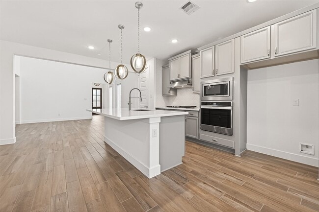 Building Photo - 7218 Grassland Vis Ln