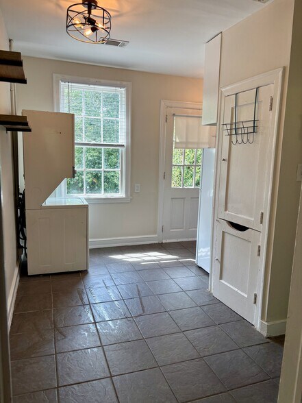 Building Photo - 120 Corbin Ave