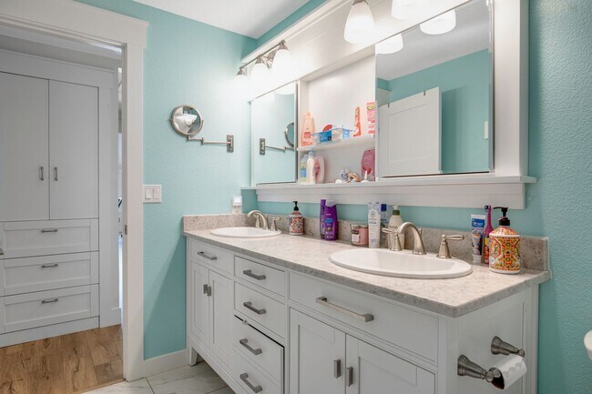 Building Photo - Beautiful 4-Bed, 3-Bath Southeast Boise Ho...