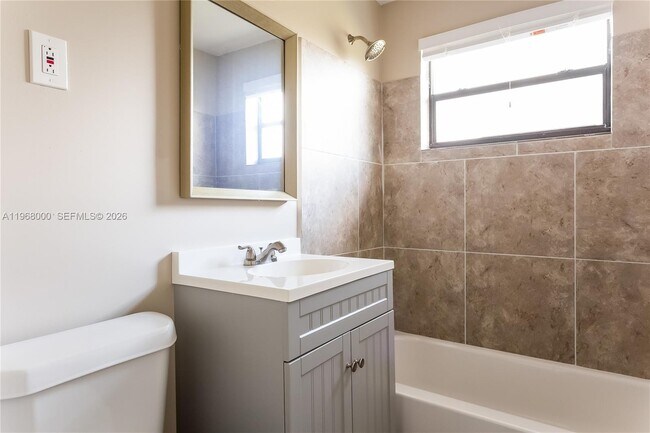 Building Photo - 848 Arlington Dr