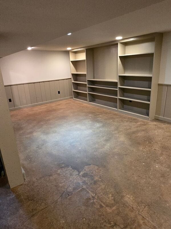 Building Photo - 5800 N Girard Ave