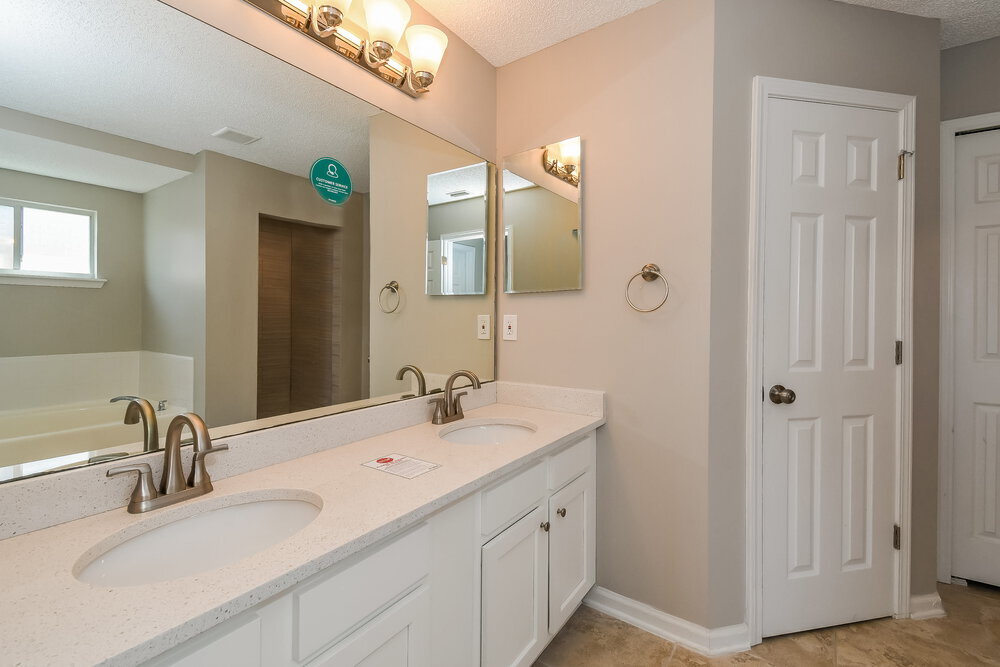 Building Photo - 2711 Ravine Hill Dr