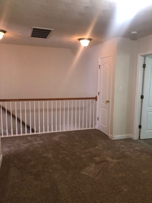 Building Photo - WELL MAINTAINED 2 BEDROOM CONDO