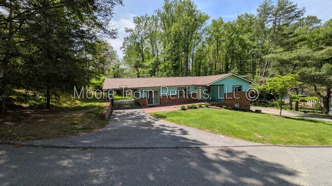 Building Photo - 3BR/2BA Home with Basement Garage & Extra Storage