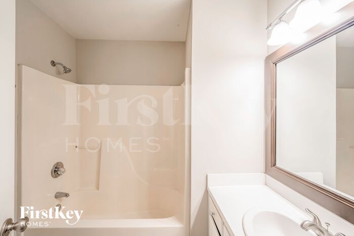 Building Photo - 501 Baronne St