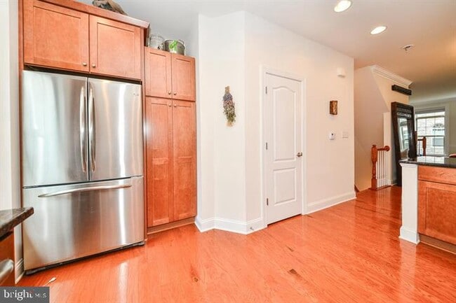 Building Photo - 402 N Thomas St