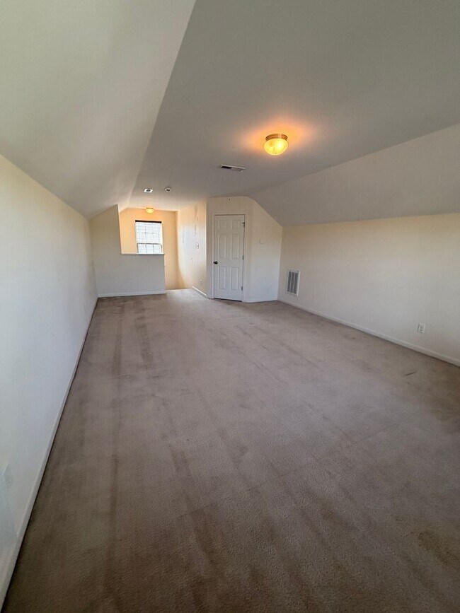 Building Photo - 42 Kilverstone Way