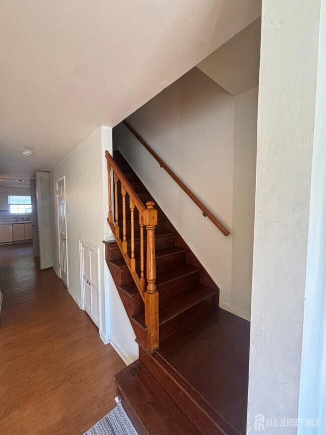 Building Photo - 211 Gambocz Ct