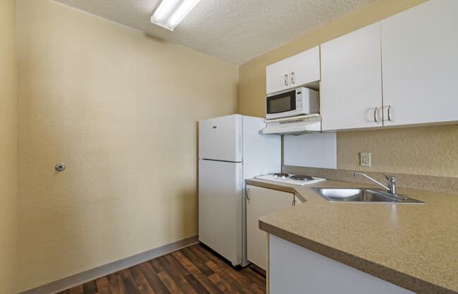 Building Photo - Furnished Studio-Fort Lauderdale-Cypress C...