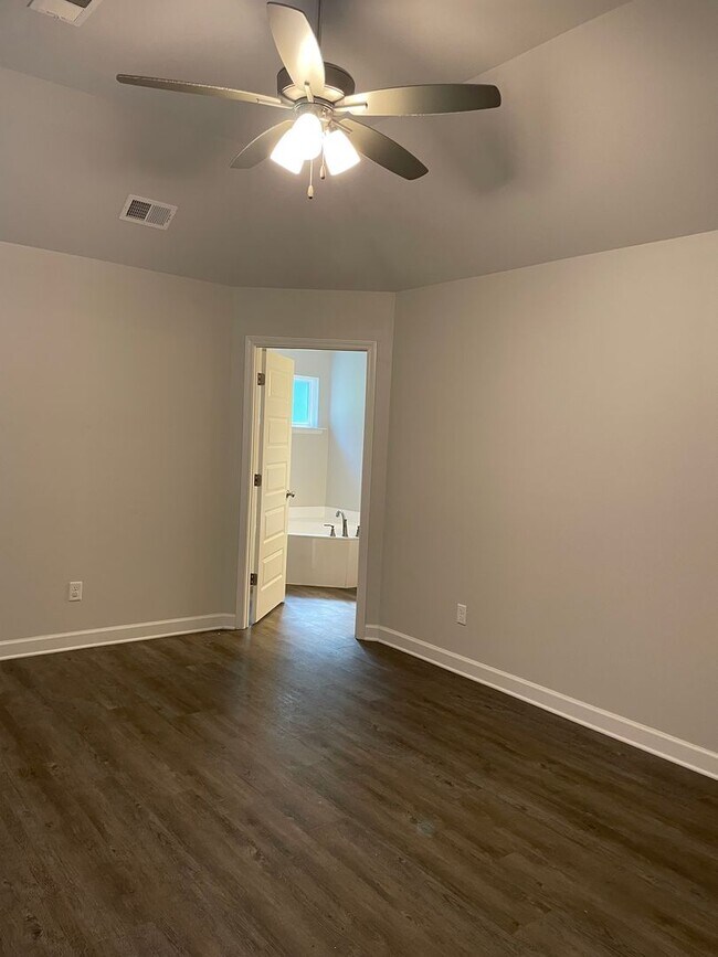 Building Photo - North Cherry Hill 132