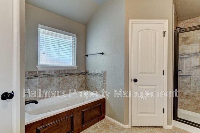 Building Photo - 1549 SW 96th St