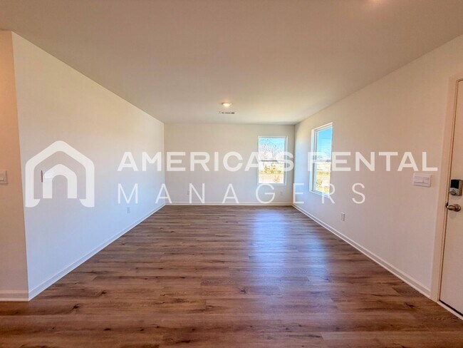 Building Photo - Coming Soon! Available to View NOW! DEPOSIT PENDING!