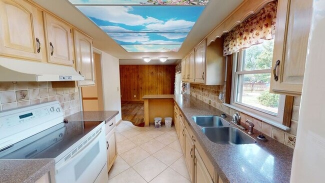 Building Photo - 539 E Rahn Rd