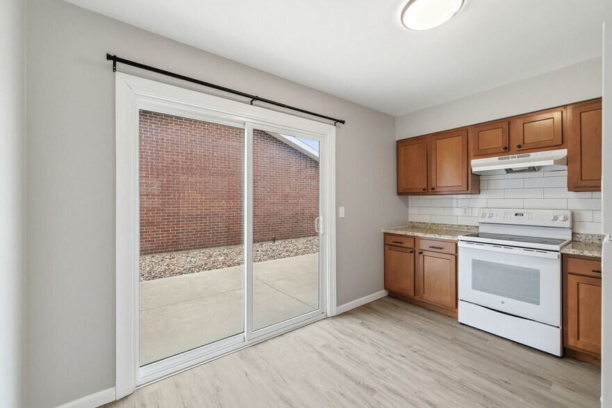 Building Photo - 84 Lasalle St