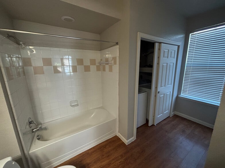 Building Photo - 1811 Medical Pkwy