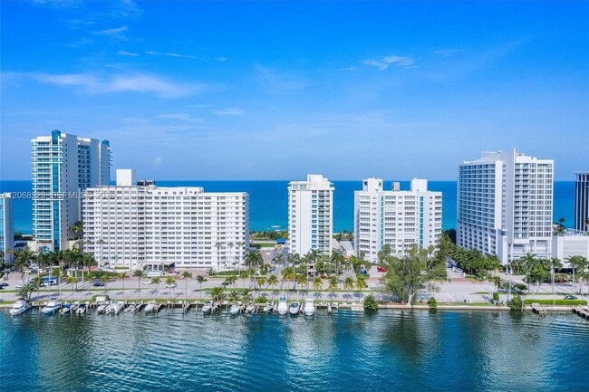 Building Photo - 5001 Collins Ave
