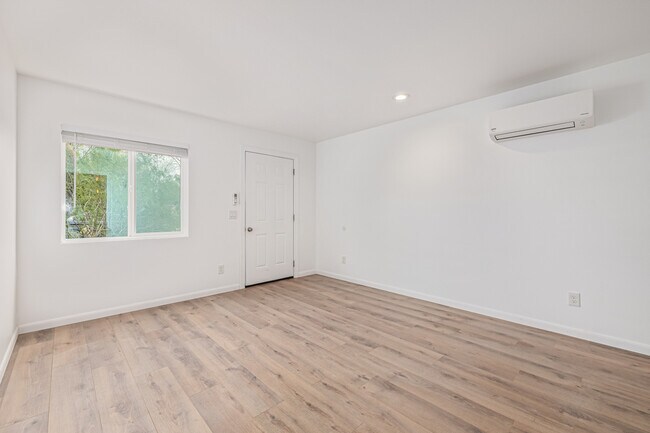 Building Photo - 4516 N 8th Pl