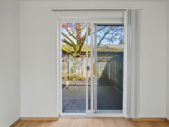 Building Photo - NAVAB02