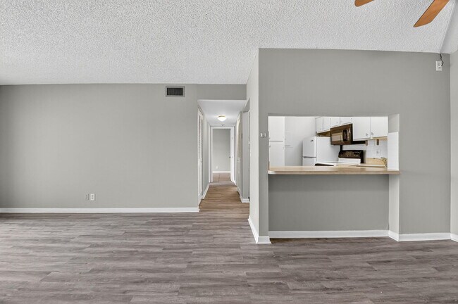 Building Photo - 629 Sea Pine Way