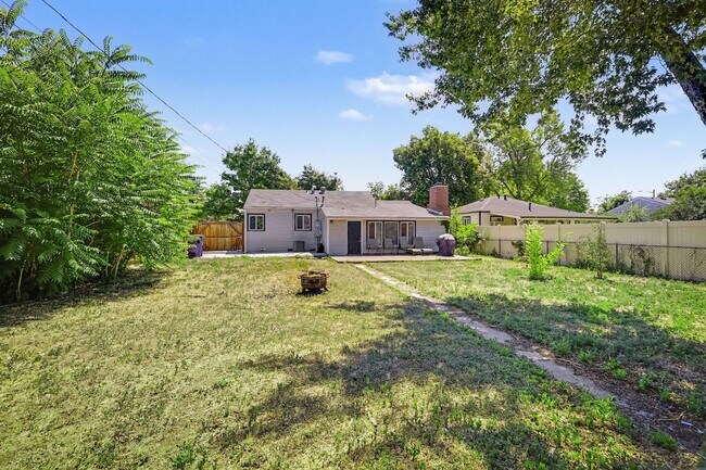 Building Photo - Charming Harvey Park Home with Large Yard & Fireplace