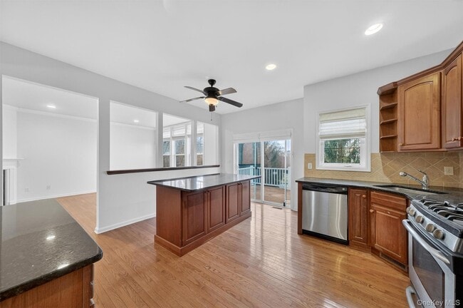 Building Photo - 5 Clearwater Ct