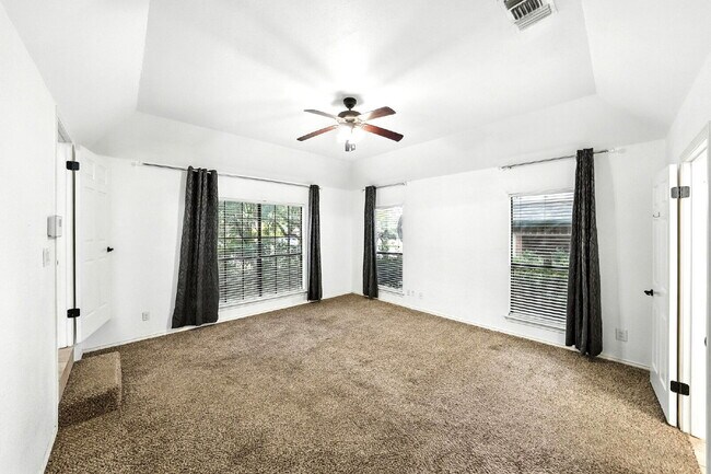 Building Photo - This is the one that checks all the boxes.