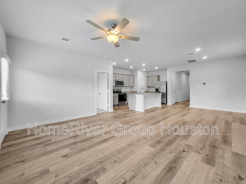 Building Photo - 10750 Red Flagstone Dr