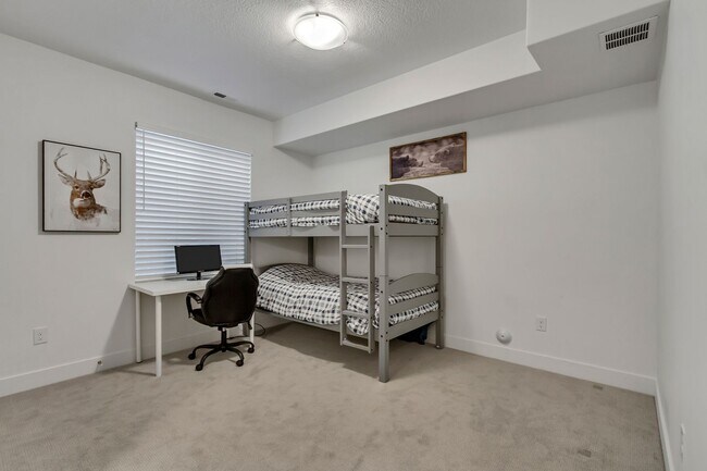 Building Photo - Modern Home in Heber – Available Now!