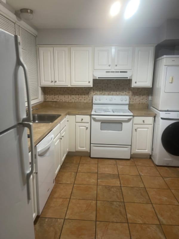 Building Photo - 1527 Americana Dr