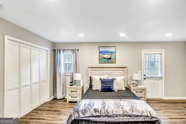 Building Photo - 3017 Valley View Dr