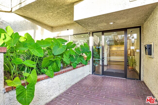 Building Photo - 1900 Vine St