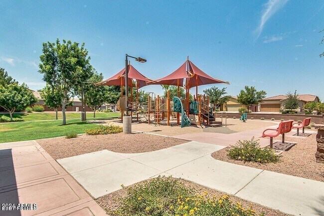 Building Photo - 421 W Leatherwood Ave