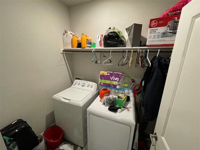 Building Photo - 8412 Cottage Rose Dr