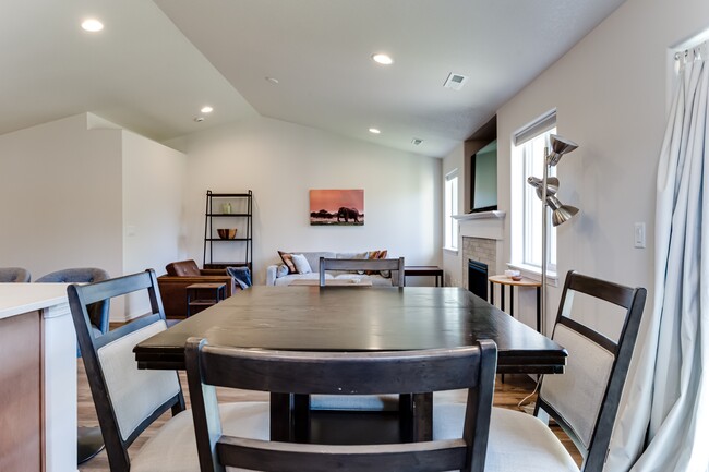 Building Photo - 1526 McKinley St