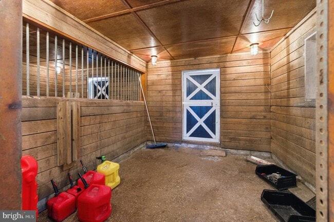 Building Photo - 11641 Glen Rd