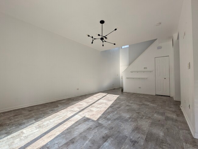 Building Photo - 2551 Oak Tree Ln