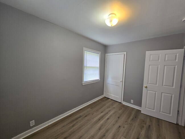 Building Photo - 602 Logan Ave