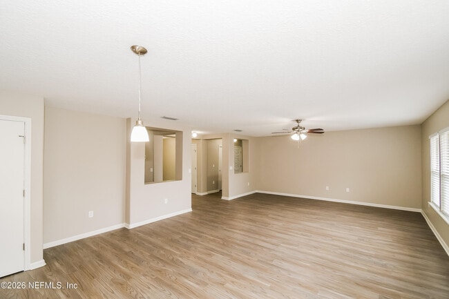 Building Photo - 11533 Brian Lakes Dr N