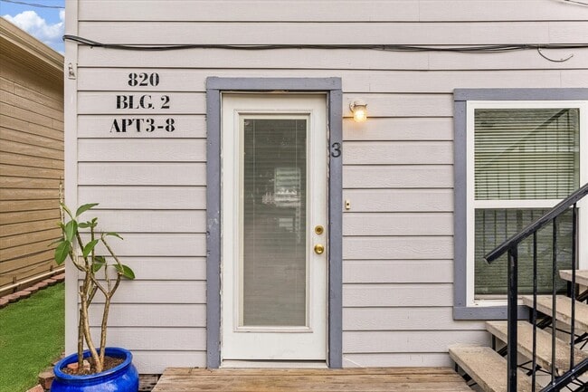 Building Photo - 820 Heights Blvd